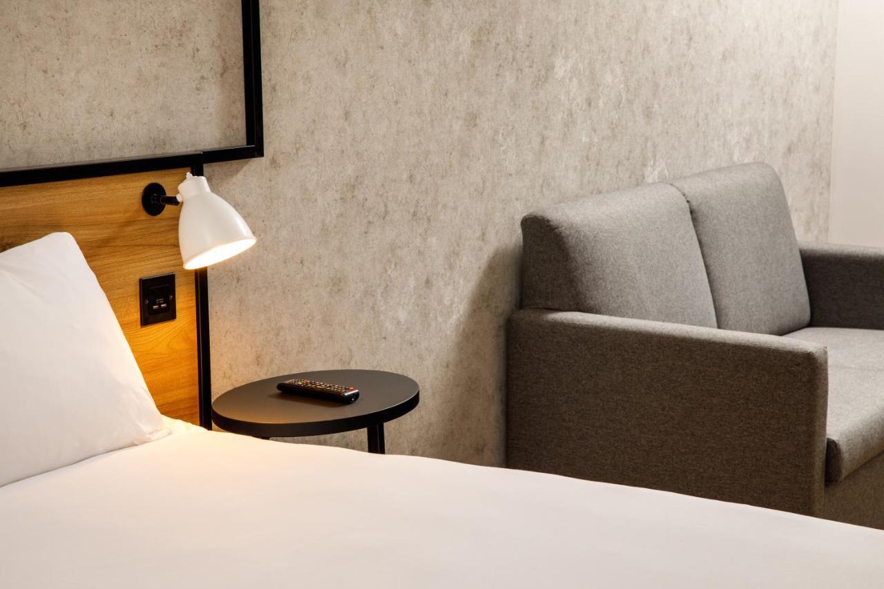 Hotel Ibis London Heathrow Terminal 5 à Hillingdon Extérieur photo