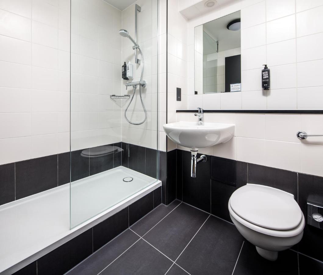 Hotel Ibis London Heathrow Terminal 5 à Hillingdon Extérieur photo