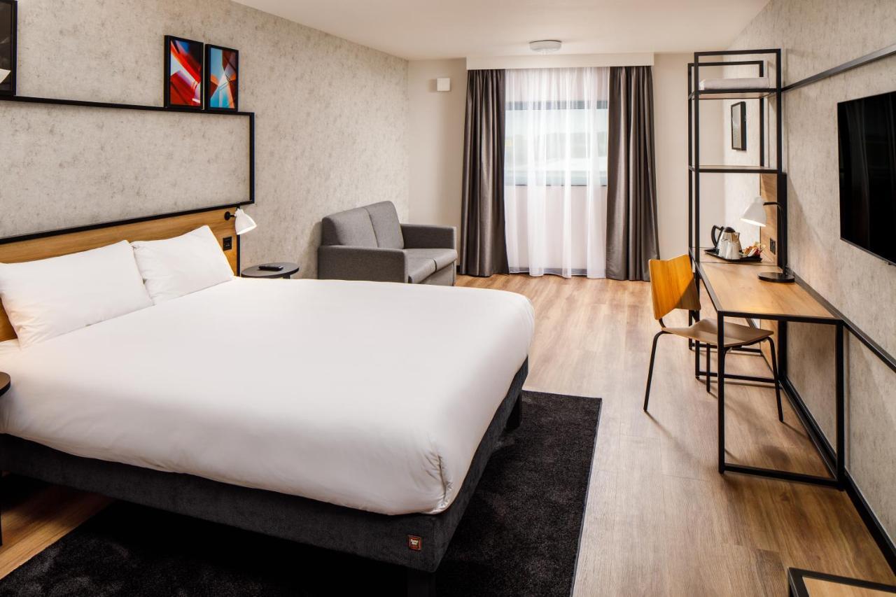 Hotel Ibis London Heathrow Terminal 5 à Hillingdon Extérieur photo