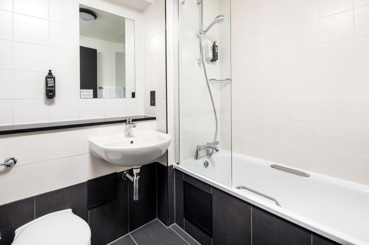 Hotel Ibis London Heathrow Terminal 5 à Hillingdon Extérieur photo