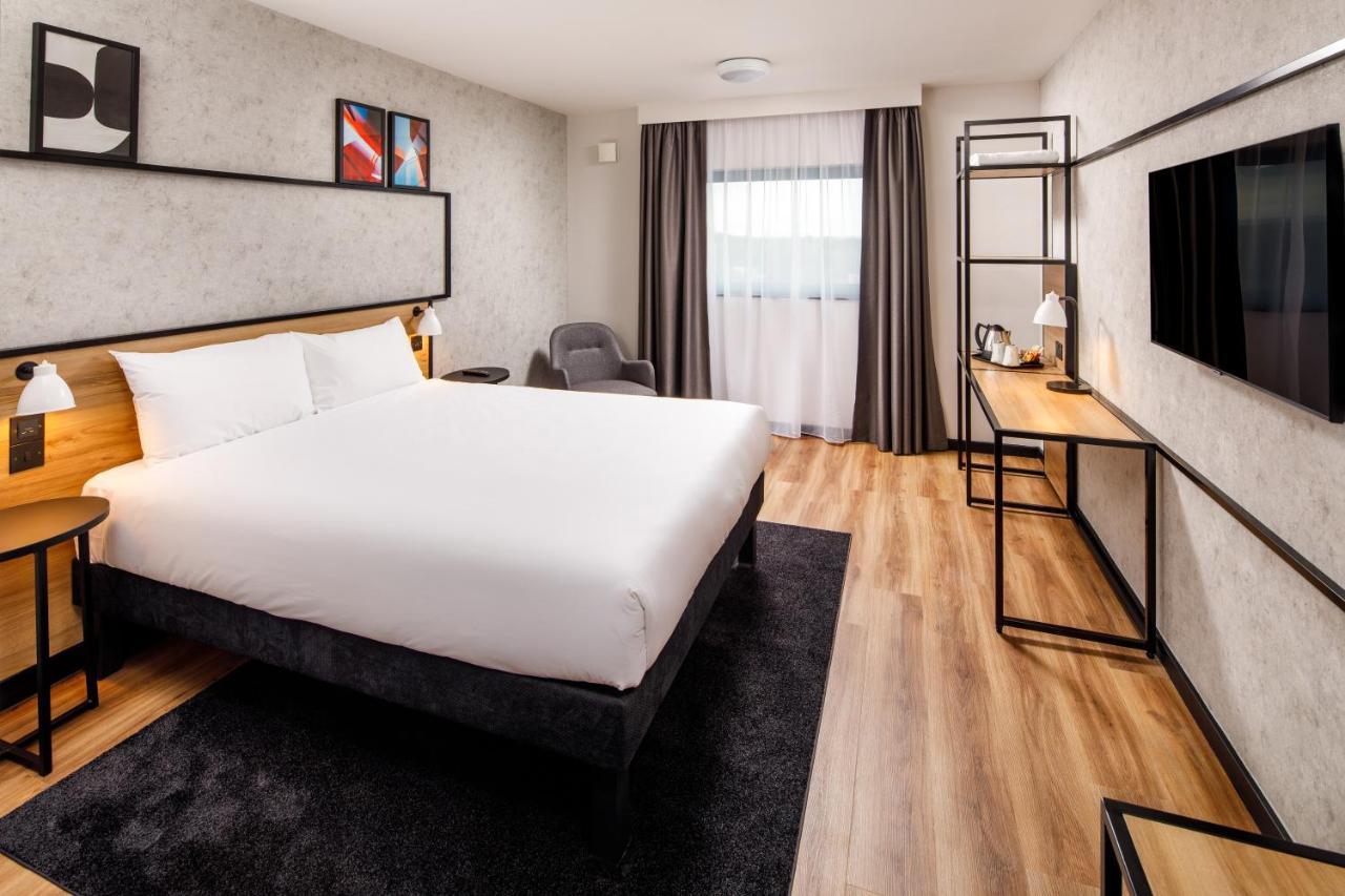 Hotel Ibis London Heathrow Terminal 5 à Hillingdon Extérieur photo
